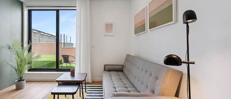 Studio (Superior Studio) | Individually decorated, individually furnished, desk, laptop workspace