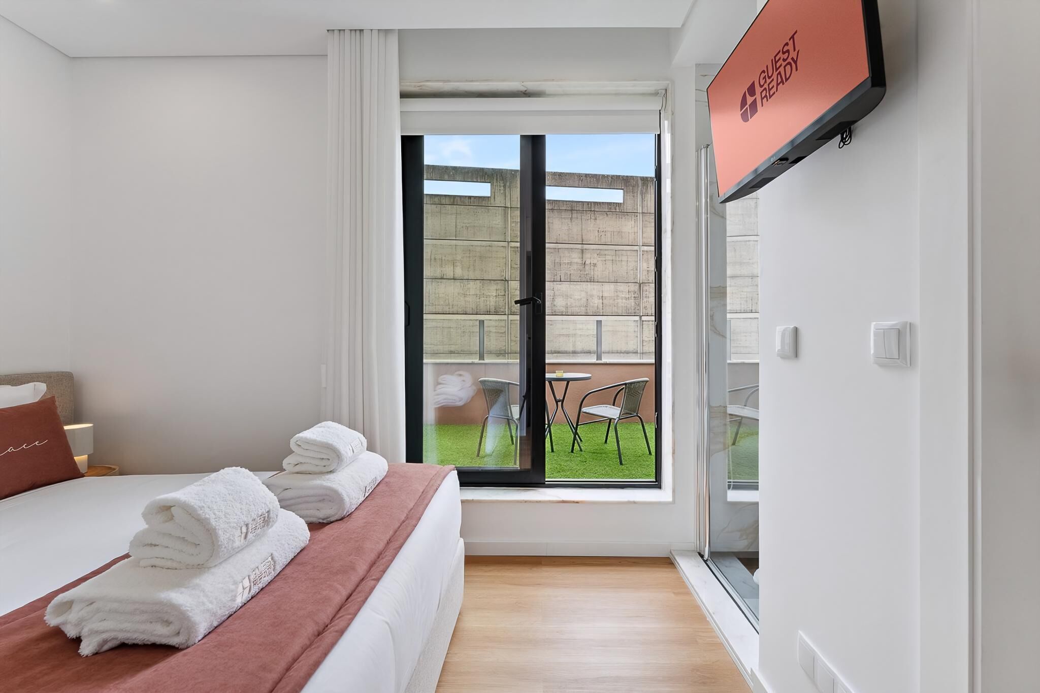 Studio (Studio Apartment)