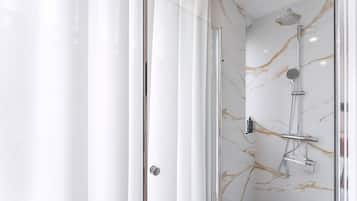 Studio (Studio Apartment) | Bathroom shower