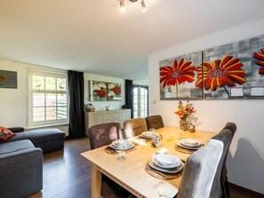 Dining - Fantastic family home with large garden (Hippolytushoef)