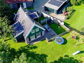 Outdoor dining - Fantastic family home with large garden (Hippolytushoef)