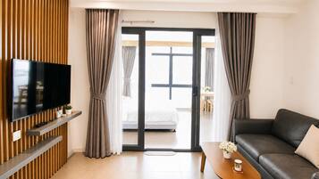 Luxury Apartment, 1 Bedroom, City View | Living area