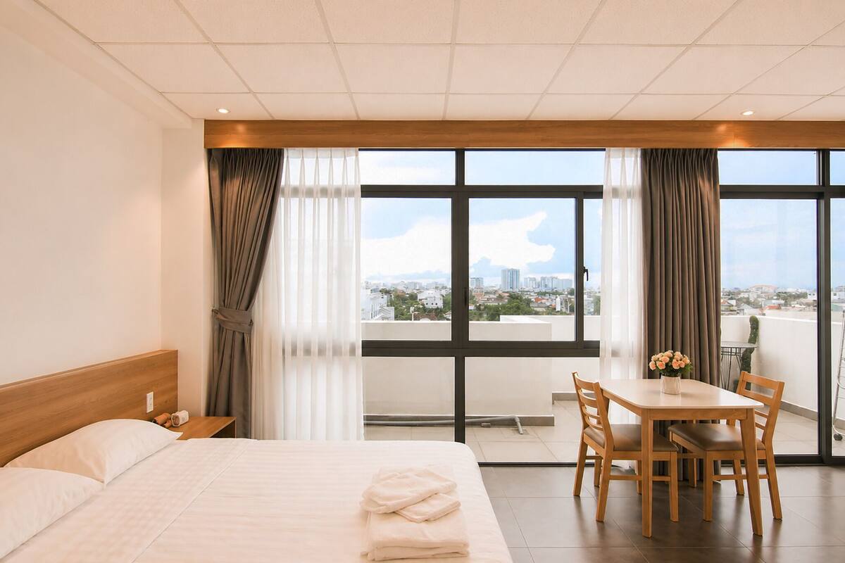 Luxury-Apartment, 1 Schlafzimmer, Stadtblick | Italienische Bettbezüge von Frette, hochwertige Bettwaren