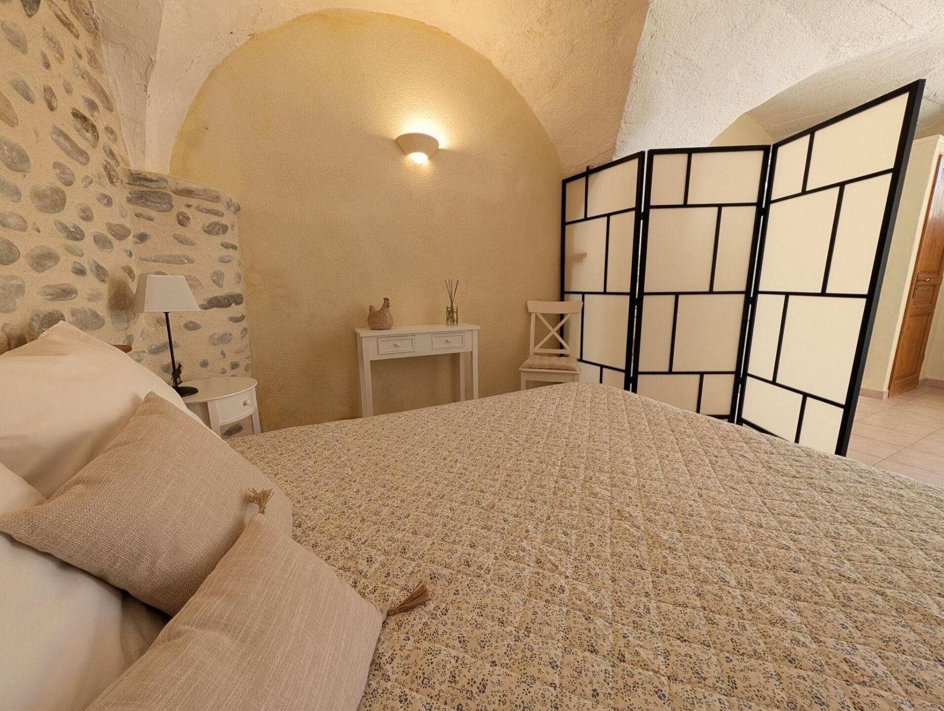 Chambre romantique double, salle de bain attenante