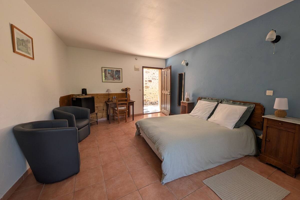 Classic Double Room, Ensuite, Garden View