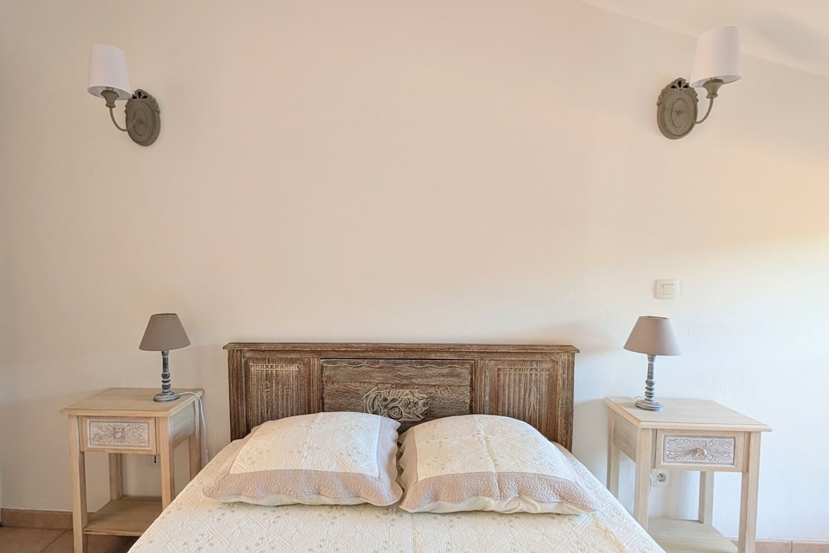 Chambre économique double, salle de bain privée, vue sur la montagne
