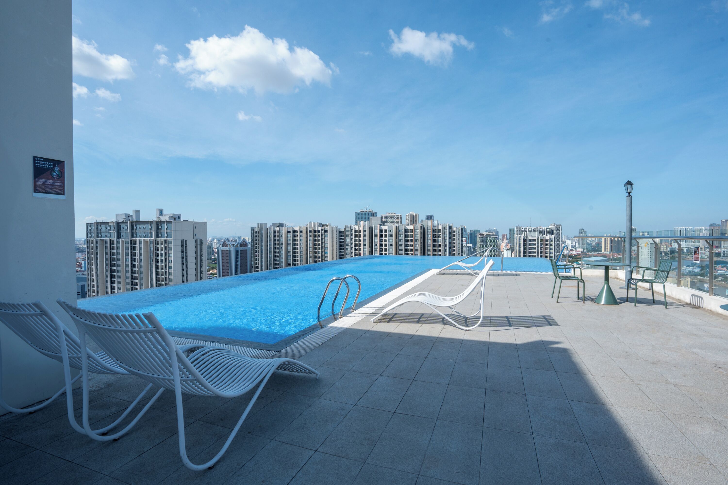 15 outdoor pools