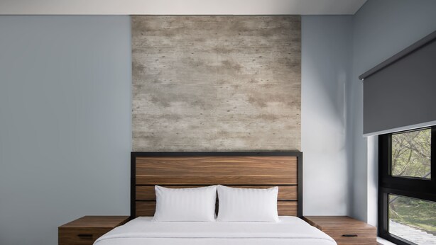 Une chambre moderne avec une tête de lit en bois, une grande fenêtre et un mur d’accent en béton.