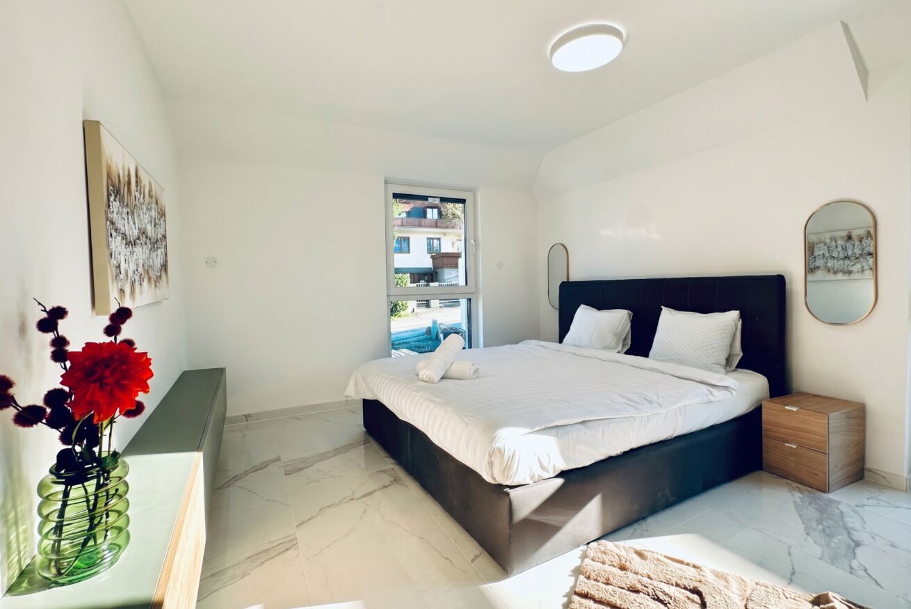 Een strijkplank/strijkijzer, gratis wifi, beddengoed