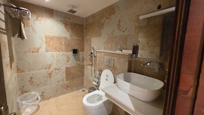 Deluxe Double Room | Bathroom - Hotel Anukampa (Bhowali Range)