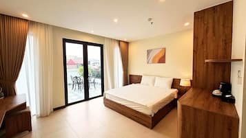 Suite de lujo, vistas a la ciudad | Minibar, escritorio, espacio para trabajar con un portátil