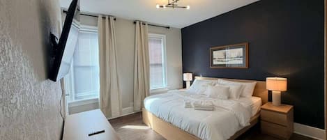 1 bedroom, desk, WiFi