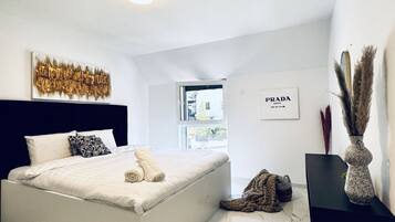 5 slaapkamers, een bureau, een strijkplank/strijkijzer, gratis wifi