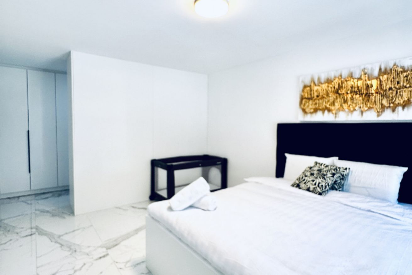 5 slaapkamers, een bureau, een strijkplank/strijkijzer, gratis wifi