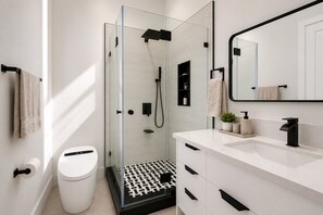 Doccia, asciugacapelli, bidet, asciugamani