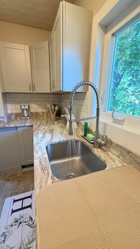 Cozy 2BR Near Tufts • Sleeps 5