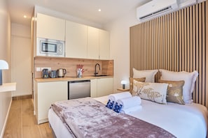 2 bedrooms, iron/ironing board, bed sheets - Charming Suite With AC - Eiffel Tower-beaugrenelle (Paris)
