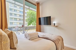 2 bedrooms, iron/ironing board, bed sheets - Charming Suite With AC - Eiffel Tower-beaugrenelle (Paris)