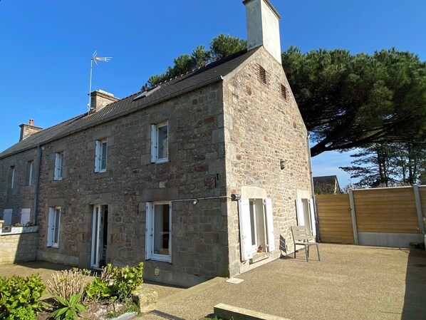 Exterior - Vrbo Property (Réville)