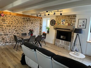 Dining - Vrbo Property (Réville)