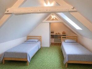 Room - Vrbo Property (Réville)