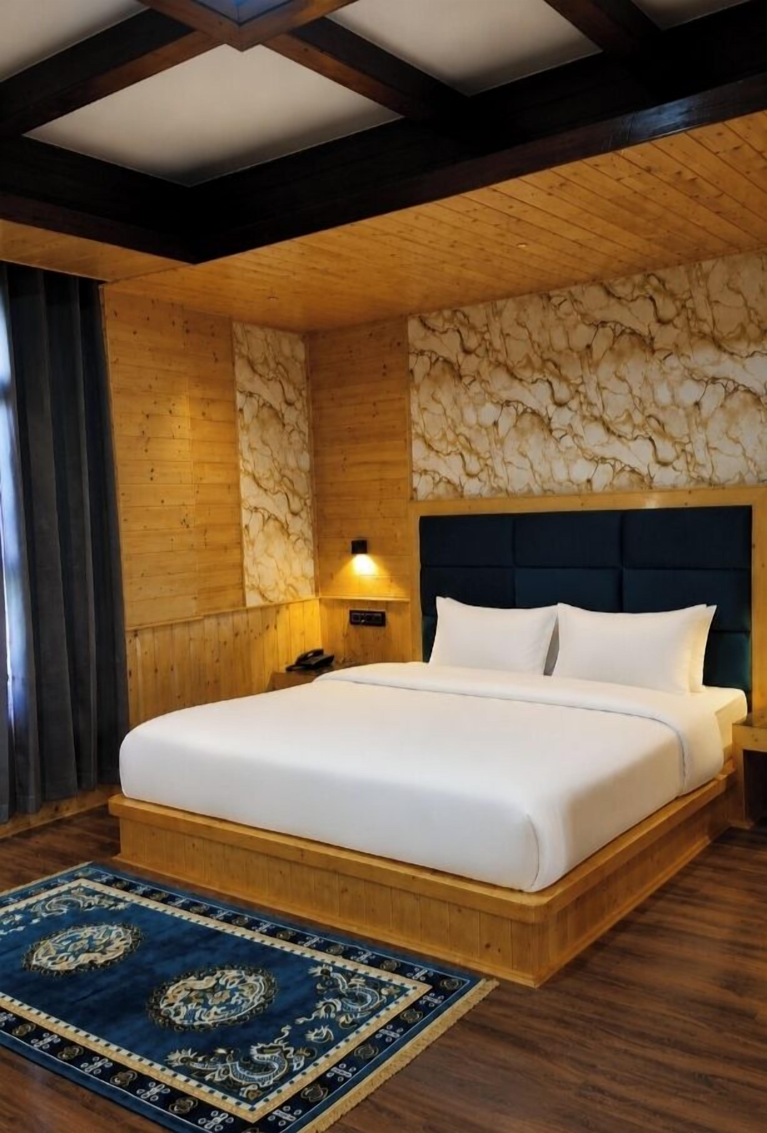 Luxury Suite, Balcony, Mountain View | Desk, laptop workspace, free WiFi