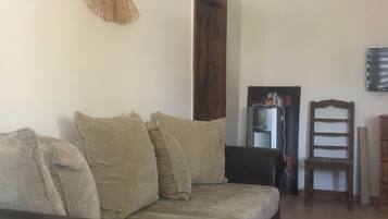 Apartamento superior, vistas a la montaña | Zona de estar