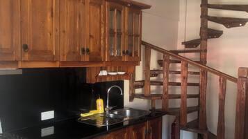 Familienapartment, Stadtblick | Eigene Küche | Kühlschrank, Herdplatte, Kochgeschirr/Geschirr/Besteck
