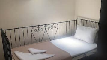 In-room safe, desk, free WiFi