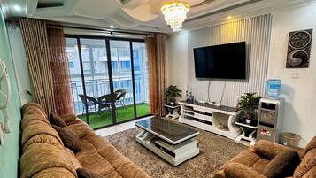 Superior Apartment, Private Pool | Living area