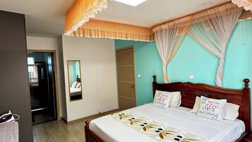 Superior Apartment, Private Pool | Laptop workspace, soundproofing, iron/ironing board, free WiFi