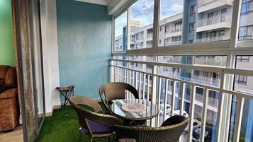 Superior Apartment, Private Pool | Outdoor dining
