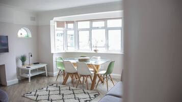Apartment, 3 Bedrooms, Accessible | Dining room
