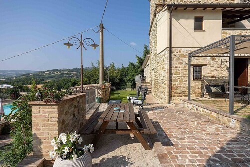 Villa Pietrarosa: A characteristic and welcoming three-story age-old estate made of stone, with Free WI-FI.