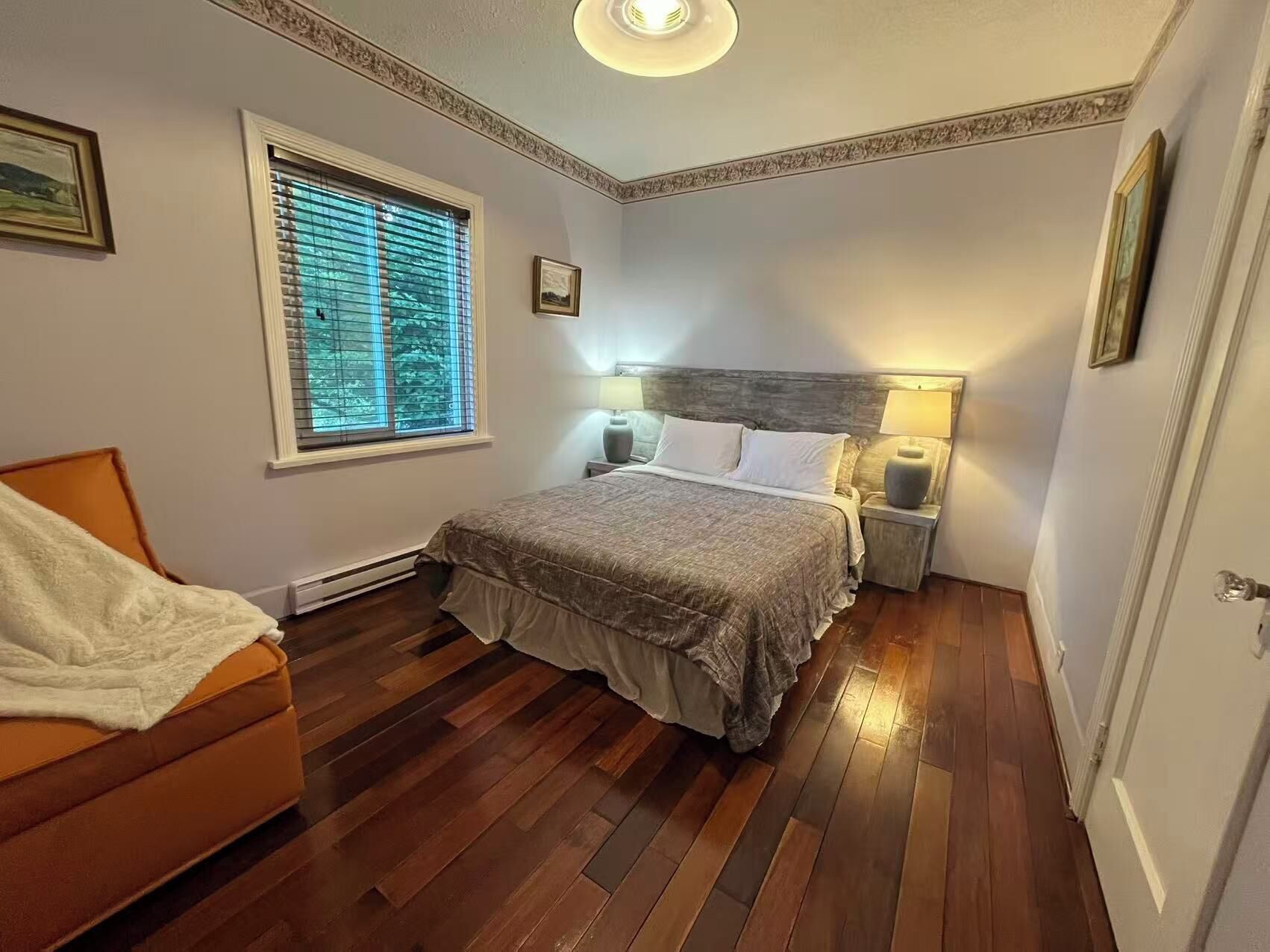 1 slaapkamer, een strijkplank/strijkijzer, wifi, beddengoed