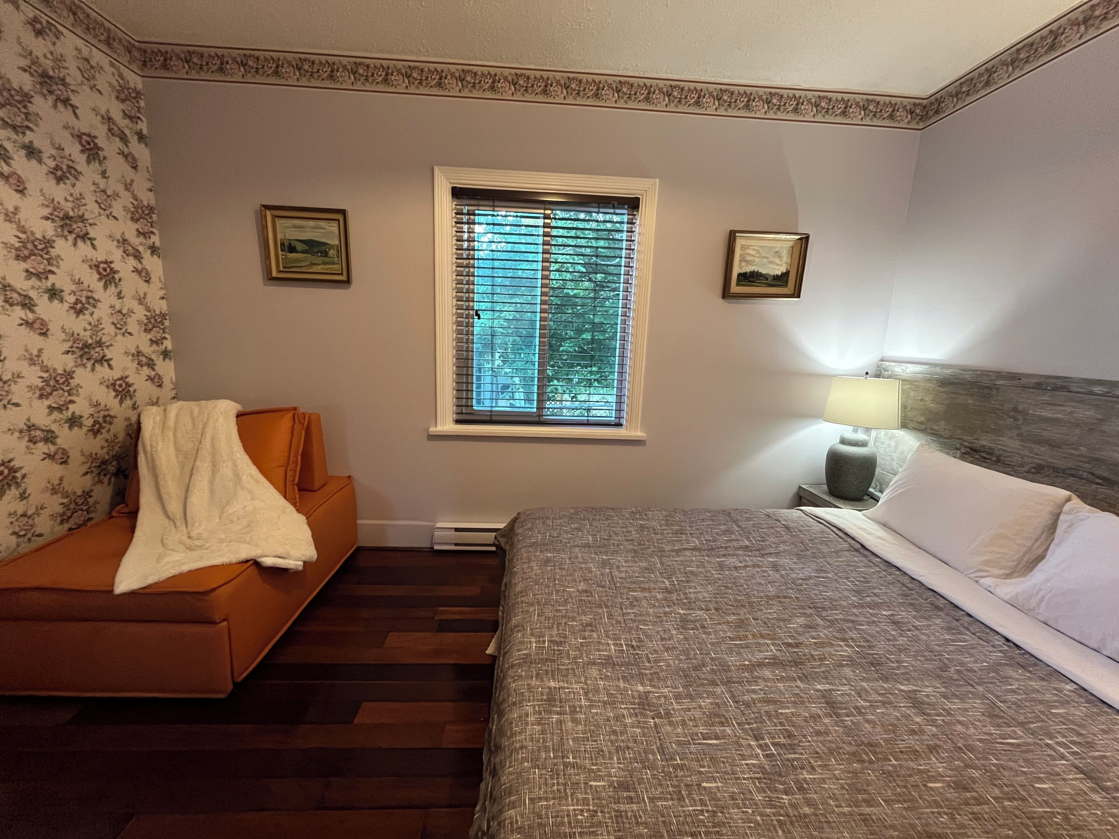 1 slaapkamer, een strijkplank/strijkijzer, wifi, beddengoed