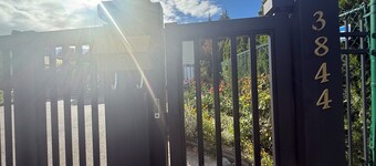 Beautiful One bedroom apartment in Cadboro Bay Village, Close to beach and Uvic