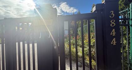 Beautiful One bedroom apartment in Cadboro Bay Village, Close to beach and Uvic