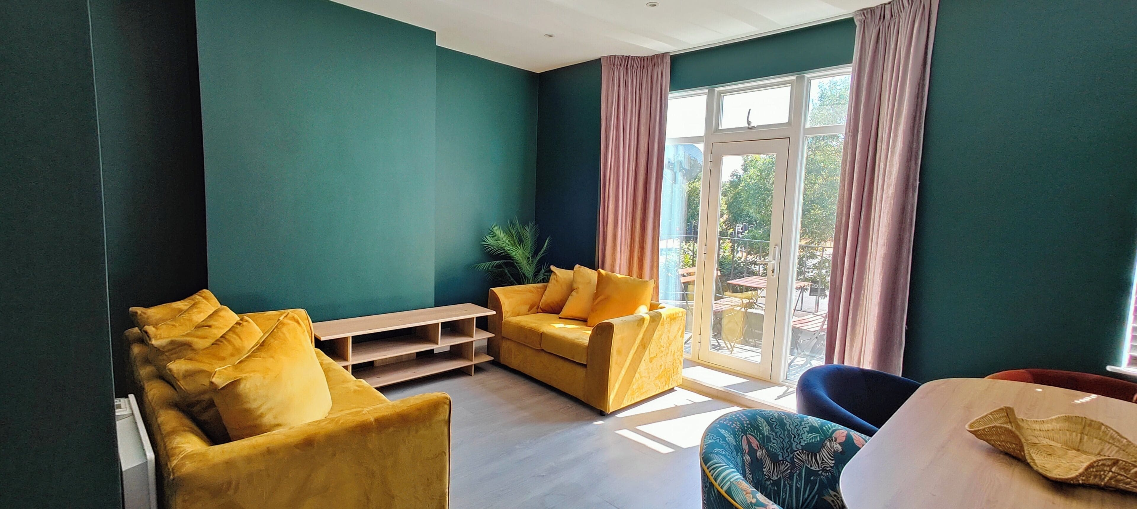 Superior Apartment, 3 Bedrooms, Non Smoking, Pets Not Allowed | Living area