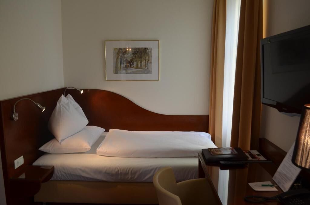 Single Room | Free WiFi