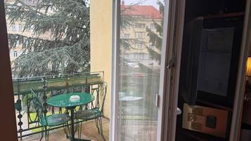 Single Room, Balcony | Outdoor dining