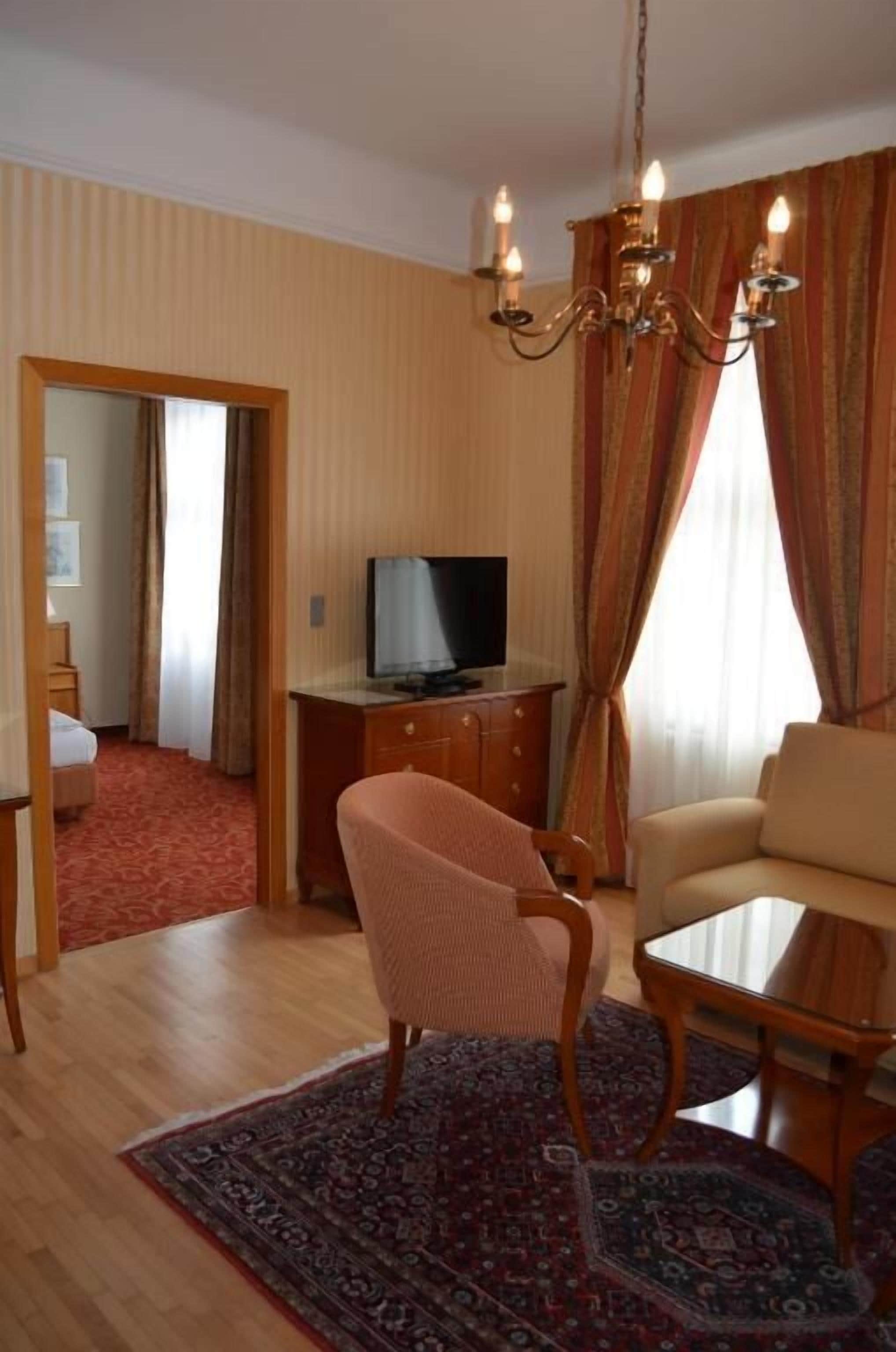 Suite | Living area