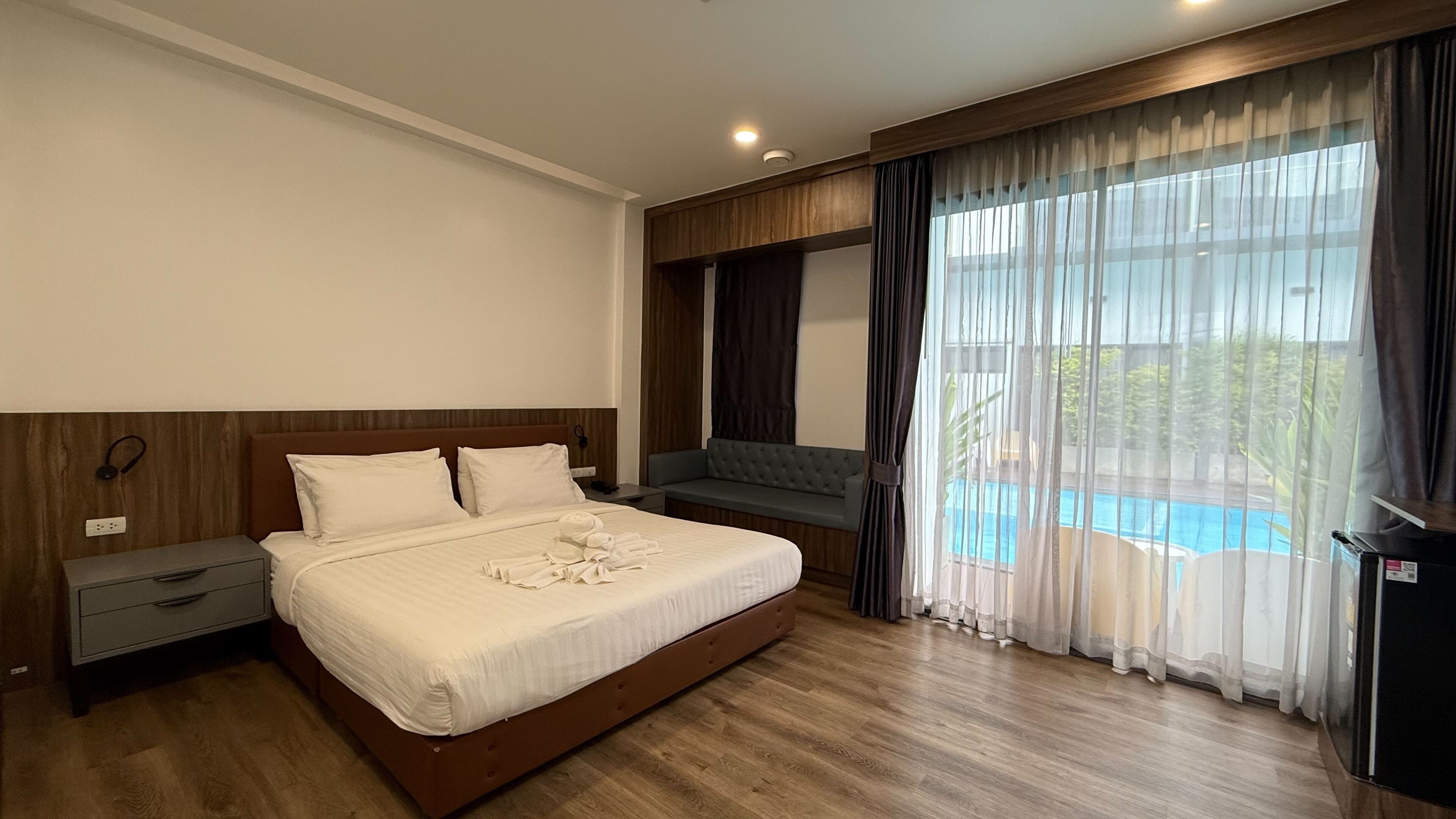 Pool Access B | Peti besi dalam bilik, meja, Wi-fi percuma, cadar katil 