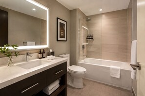 Bathroom - Harborlight Suites (Toronto)