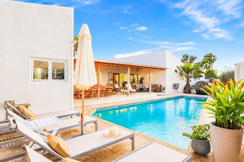 LUX 5BR Retreat w/ Private Pool • Bella Mia Villa
