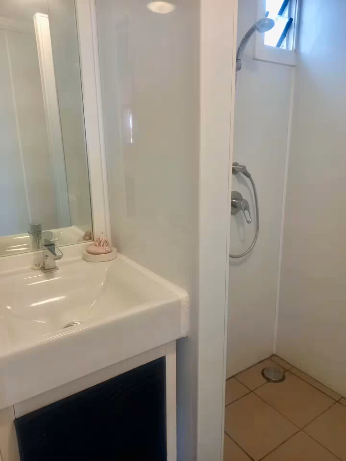 Cabane Classique, vue plage | Salle de bain
