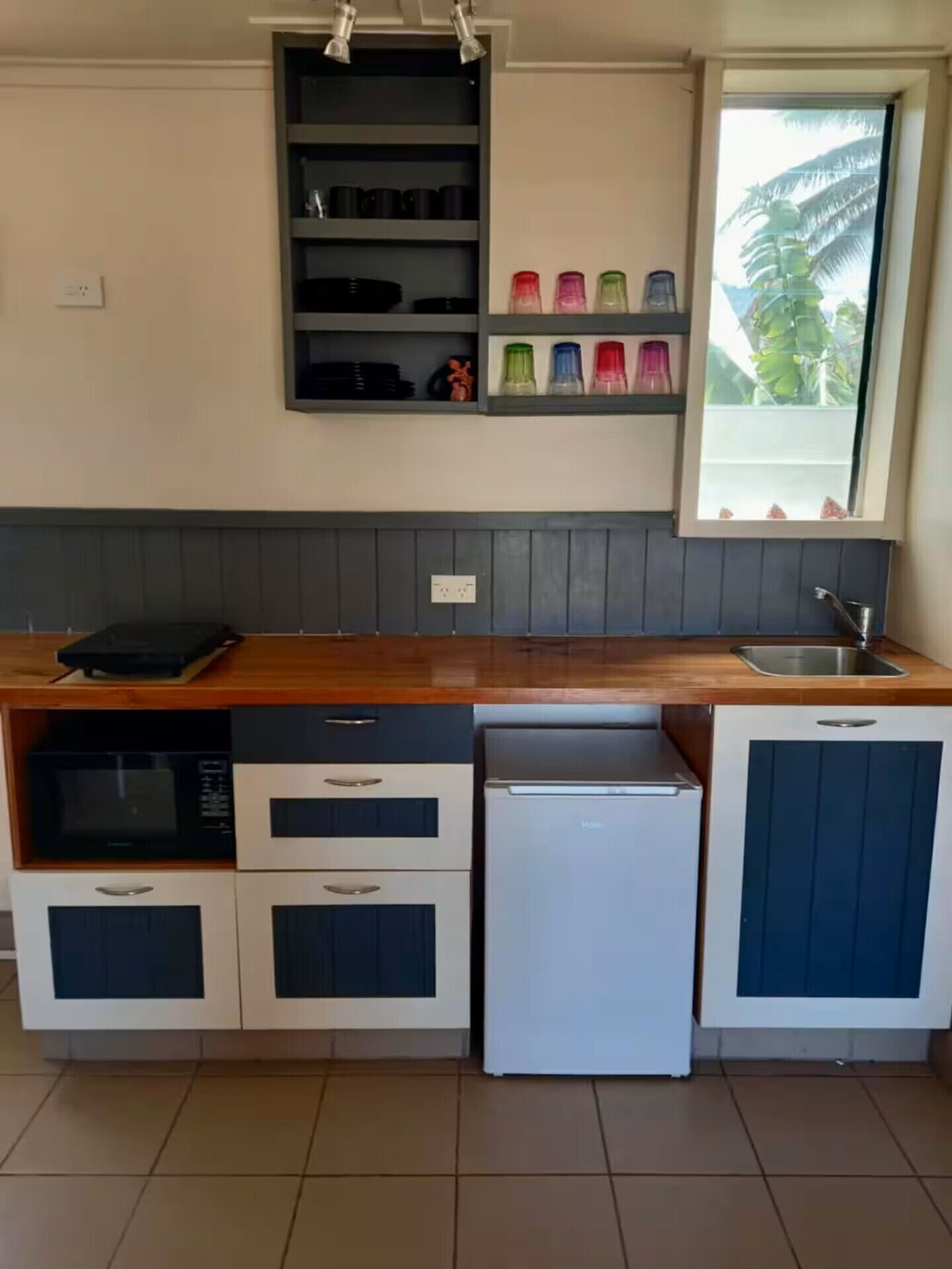 Classic Cabin, Beach View | Private kitchen