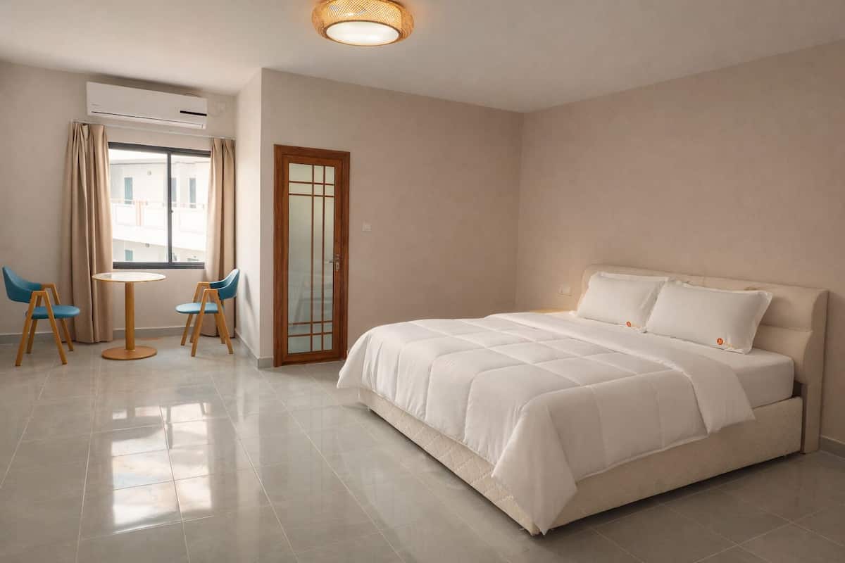 Phòng Deluxe | Bộ đồ giường cao cấp, nệm cao su hoạt tính (memory foam), bàn