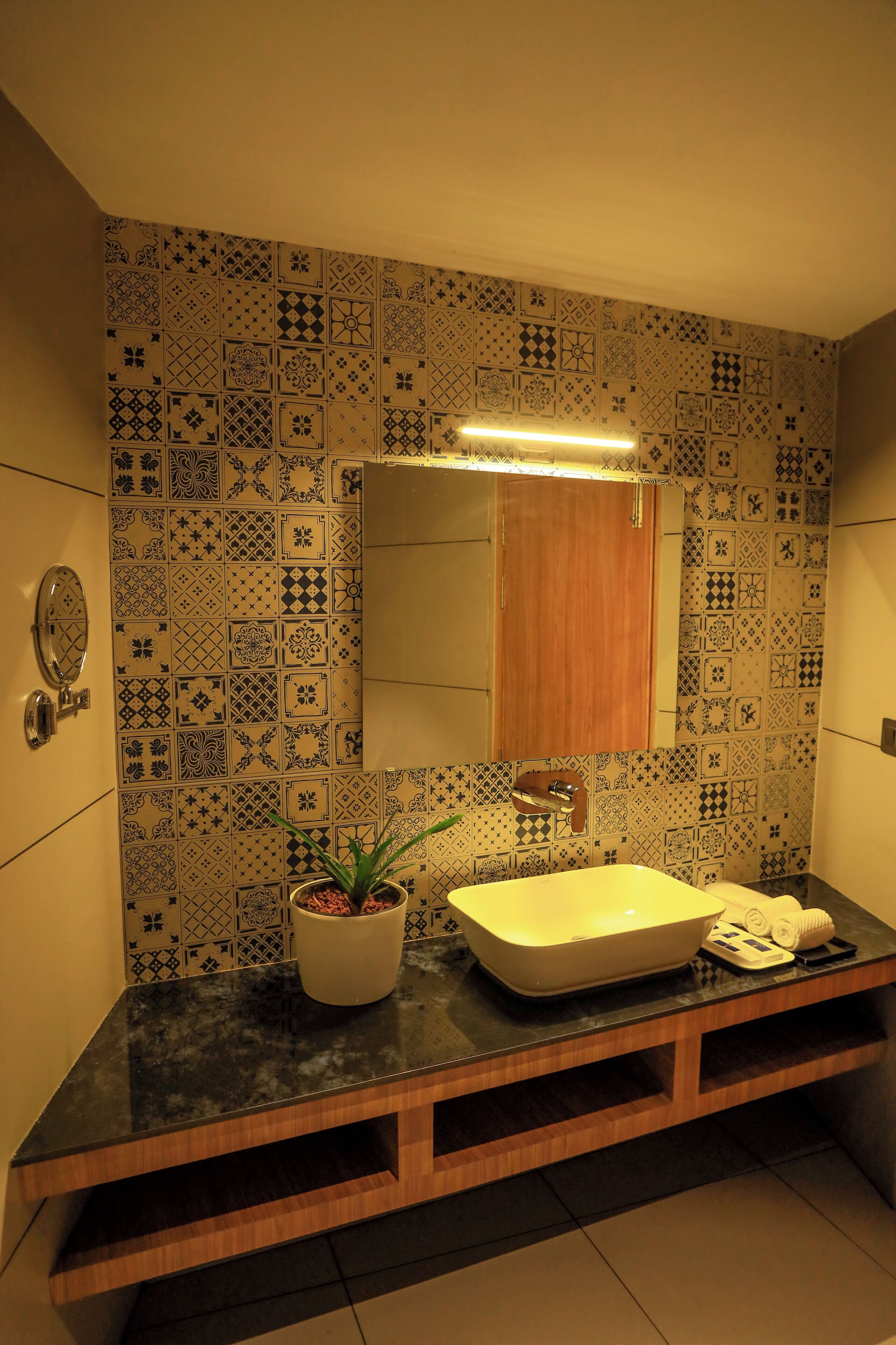 Deluxe Room, Balcony | Bathroom