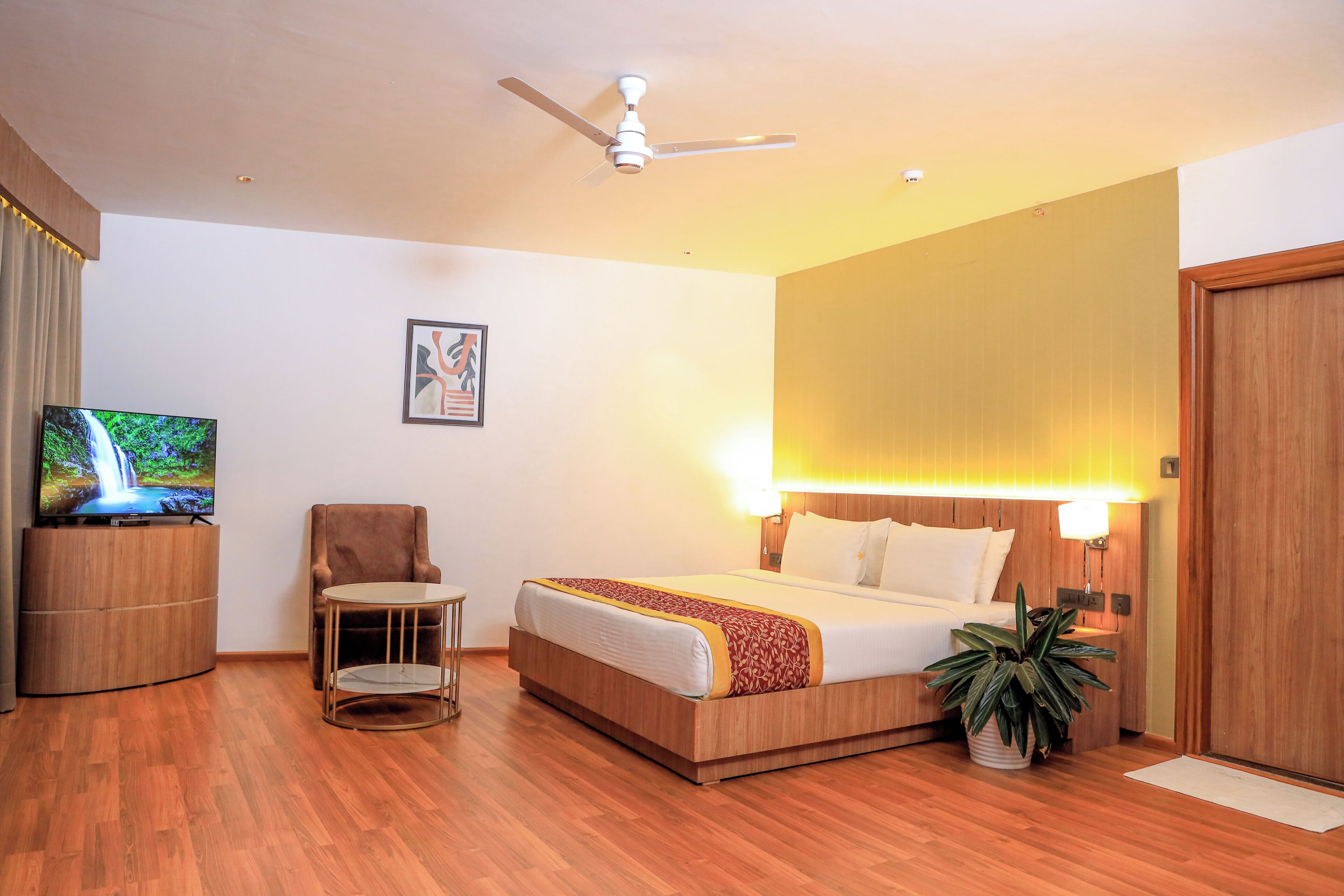 Habitación Deluxe, balcón | Espacio para trabajar con laptop y insonorización 